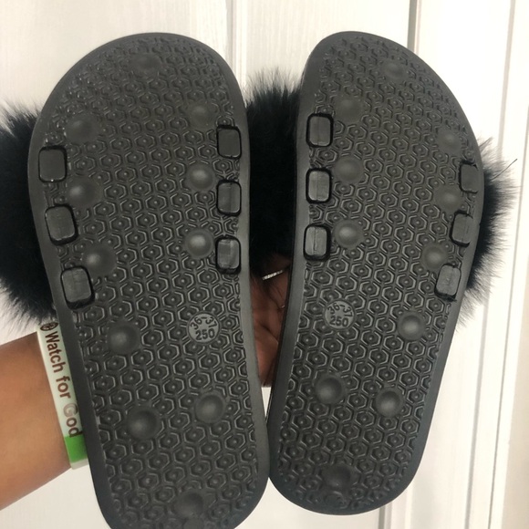 Luxurious Faux Fur Slides Size 36/37 - Picture 2 of 6